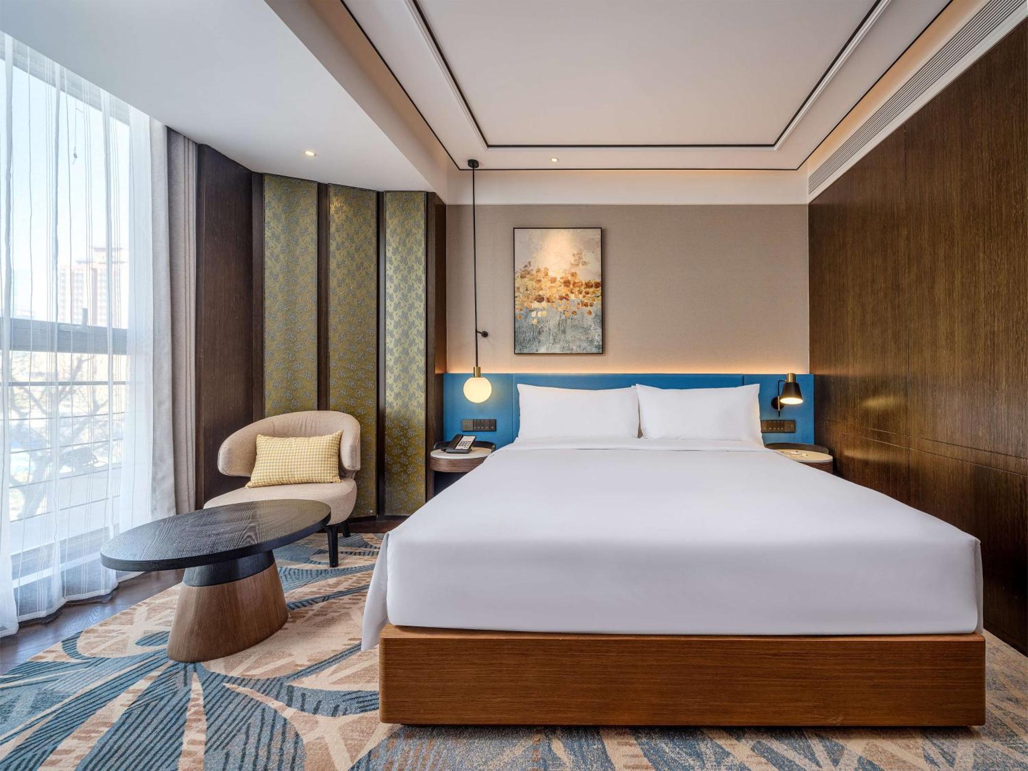 Hilton Garden Guomao Hotel 4*
