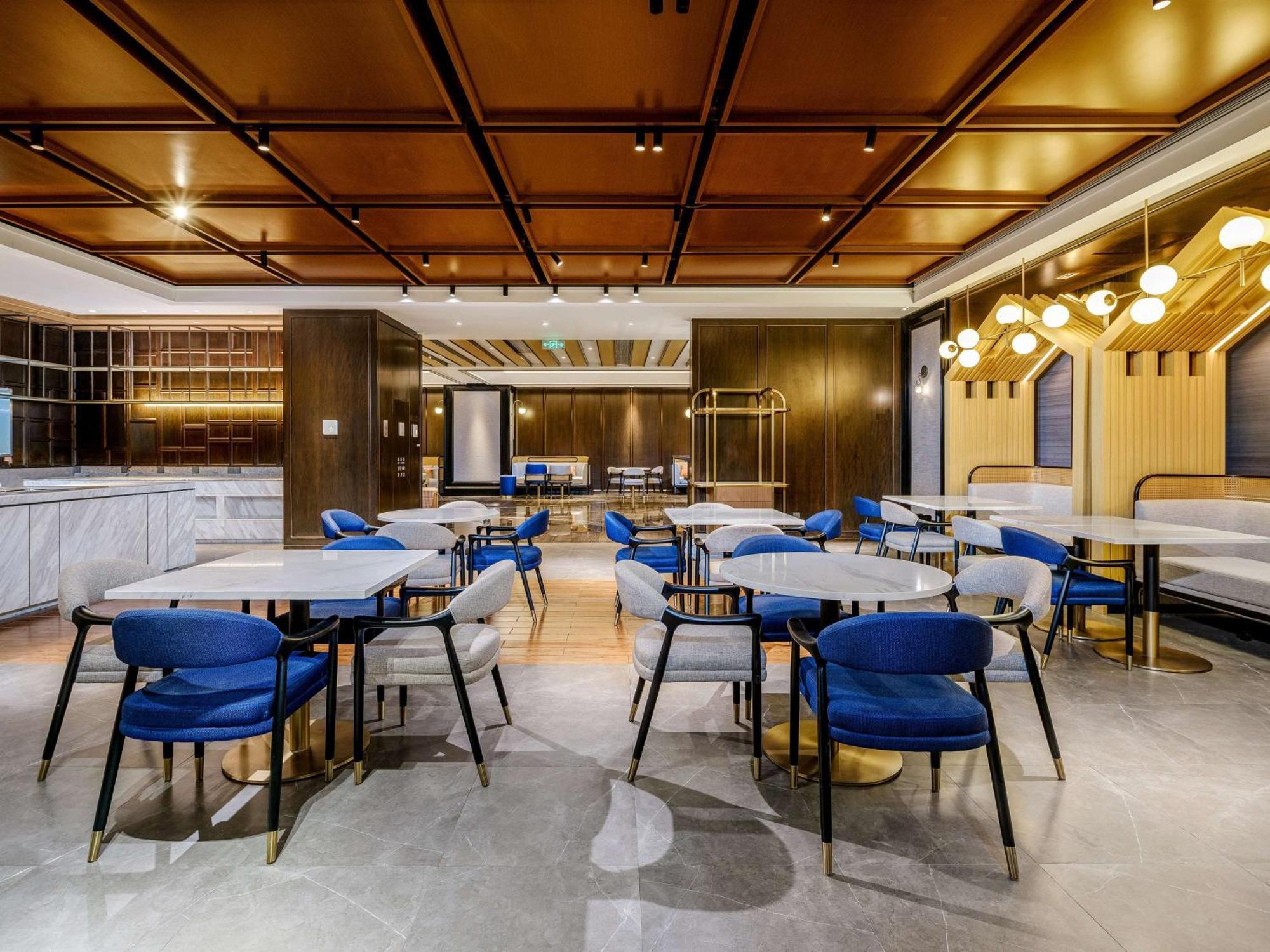 Hotel Hilton Garden Guomao 4*