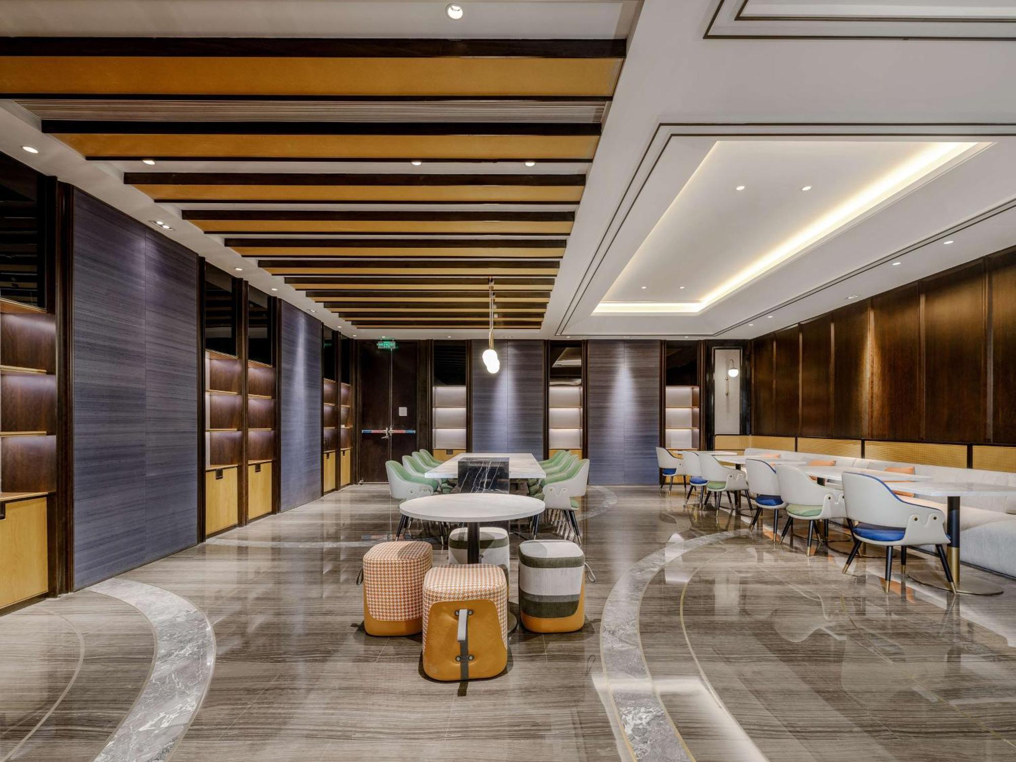 Hotel Hilton Garden Guomao 4*
