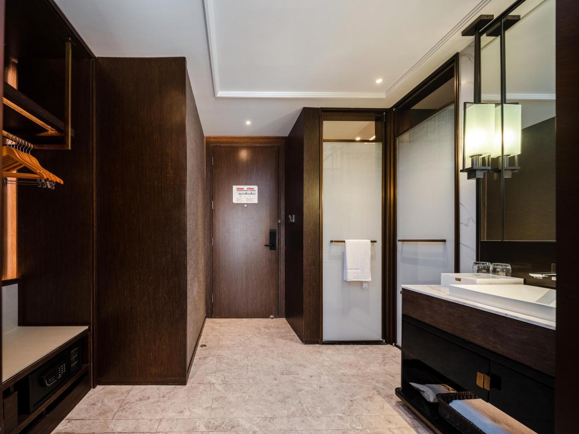 Hotel Hilton Garden Guomao 4*